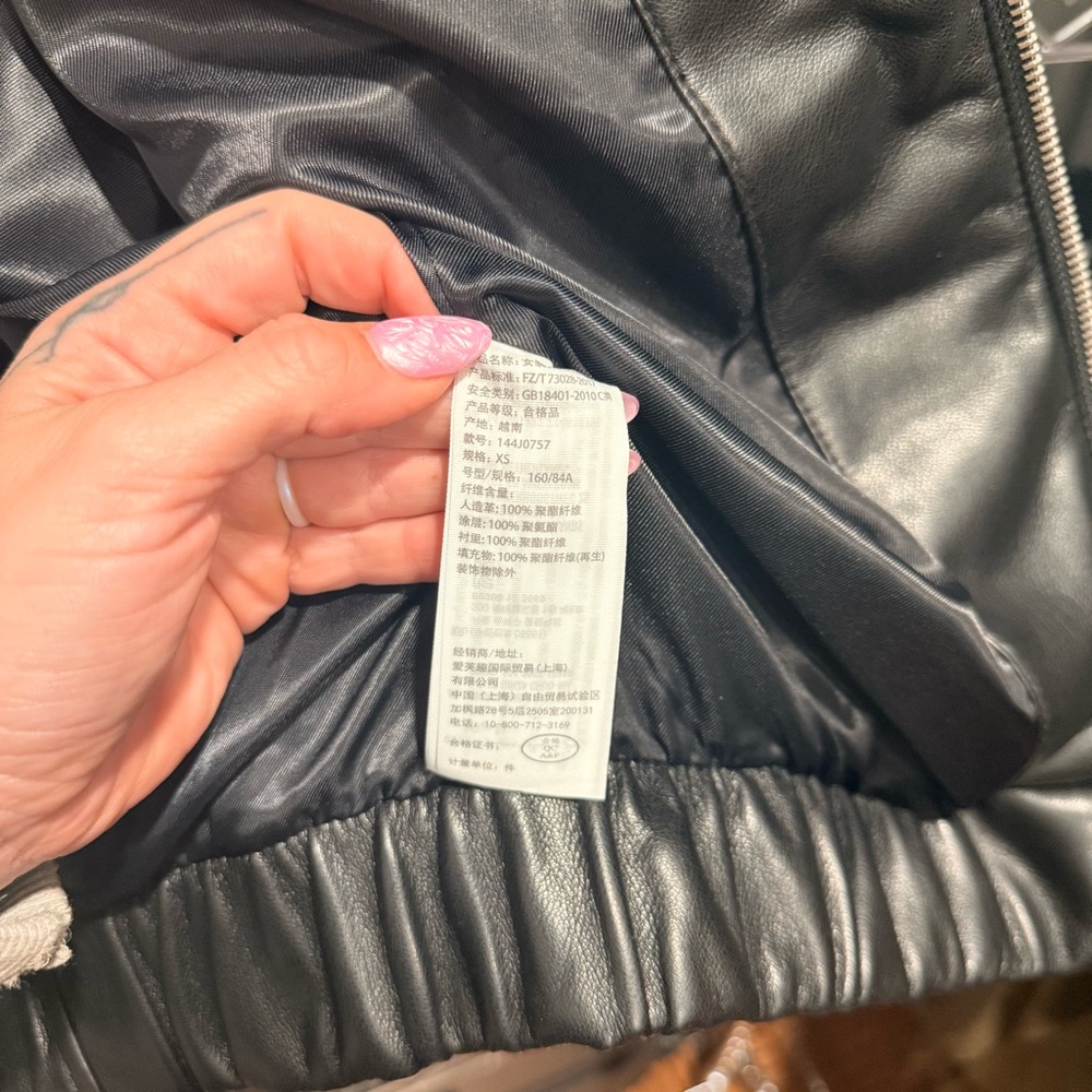 Abercrombie & Fitch Black Ultra Mini Vegan Leather Puffer - Picture 3 of 4